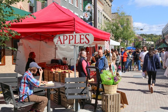 Apples stall